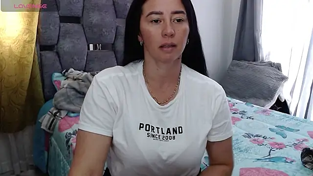 sara hott 1 online show from 10.16.25