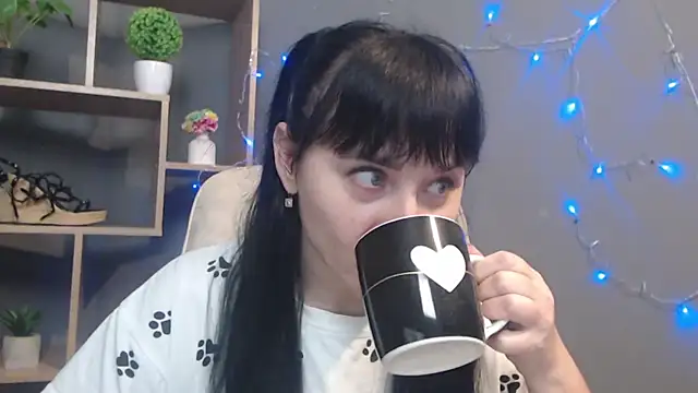 NinaFlawlees online show from 11.21.25