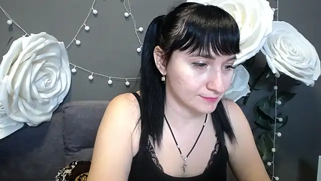 NinaFlawlees online show from 11.23.25