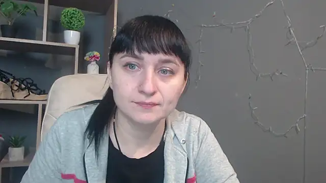 NinaFlawlees online show from 12.01.25