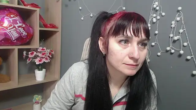 NinaFlawlees online show from 02.13.26