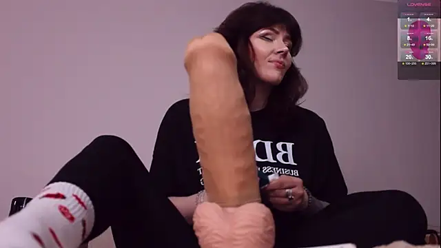 Luna Blake online show from 10.25.25