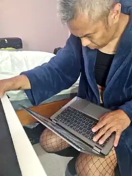 Snapshot of AmGuy23 chatting on 12.18.24 AmGuy23 online show from 12.18.24