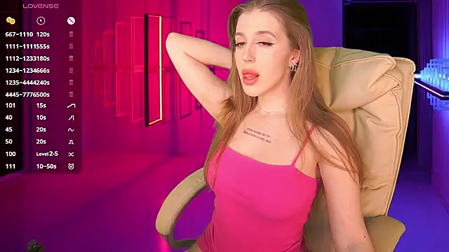 PenellopaRaw online show from 01.17.25