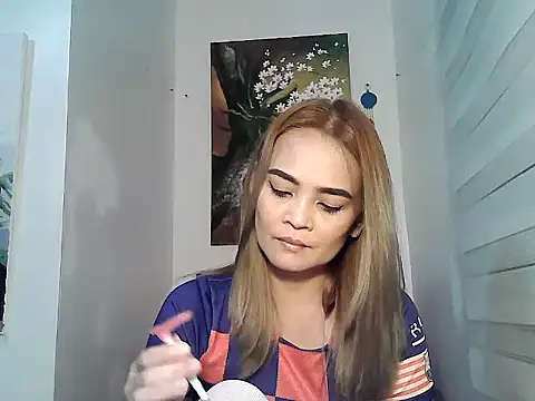 Snapshot of Kisses-13 chatting on 02.24.25 Kisses-13 online show from 02.24.25