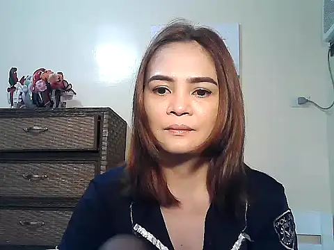 Snapshot of Kisses-13 chatting on 09.18.25 Kisses-13 online show from 09.18.25