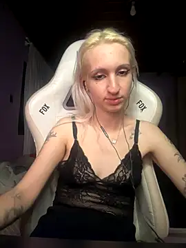 bunnydark00 online show from 10.26.25