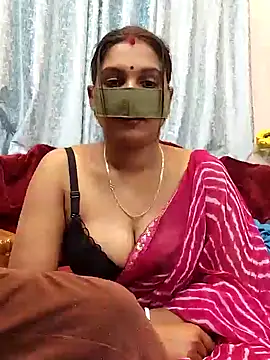 Queen Dolly online show from 01.06.25