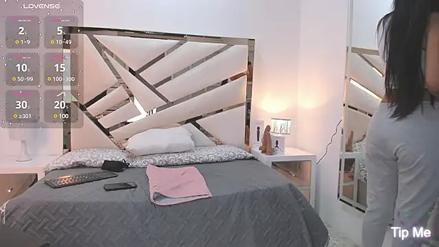 Snapshot of Naughty__Mom chatting on 01.15.25 Naughty Mom online show from 01.15.25