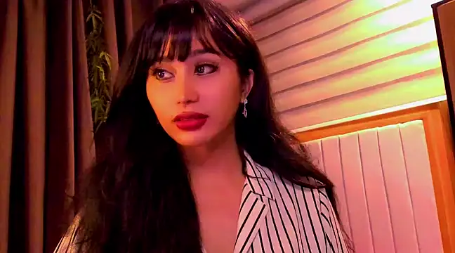 Snapshot of YOURCRISTINAS chatting on 01.20.25 YOURCRISTINAS online show from 01.20.25