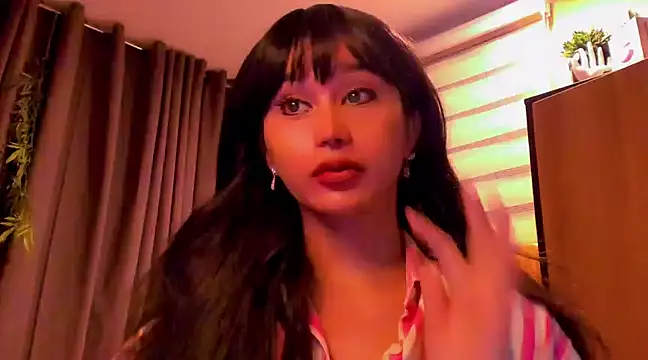 Snapshot of YOURCRISTINAS chatting on 02.05.25 YOURCRISTINAS online show from 02.05.25