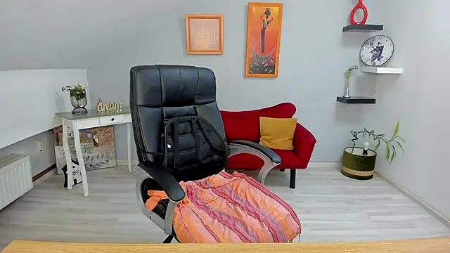 LollaGirl online show from 01.31.25