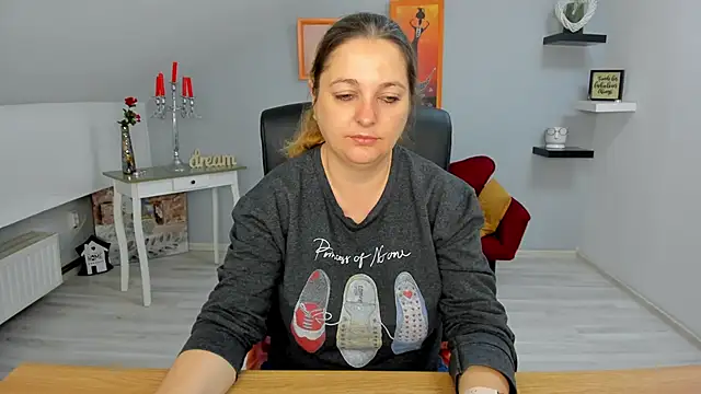 LollaGirl online show from 03.17.25