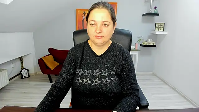 LollaGirl online show from 11.17.25