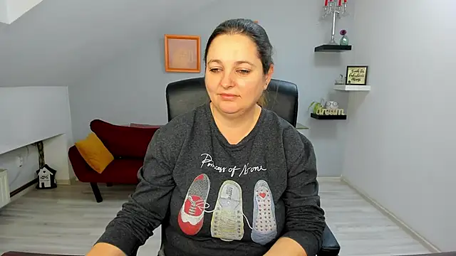 LollaGirl online show from 01.19.26