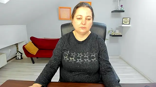 LollaGirl online show from 02.02.26