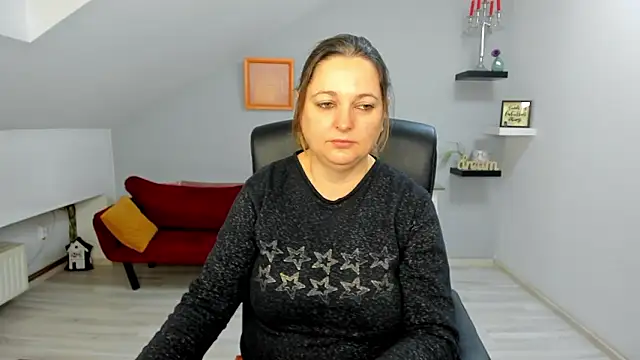 LollaGirl online show from 02.06.26