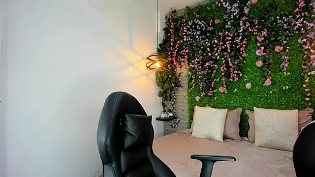 SarahDeyvis online show from 12.15.25