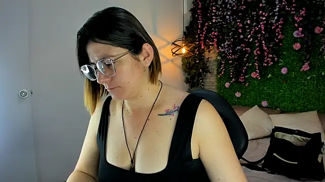 SarahDeyvis online show from 12.18.25