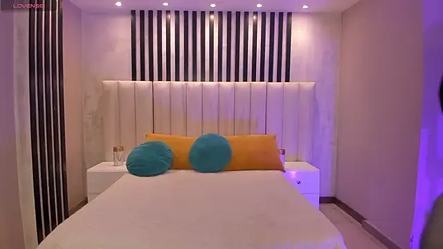 EveBensonX online show from 04.10.26