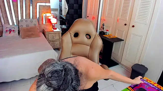 cute sassy online show from 04.11.26