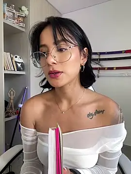 Snapshot of Ale_Lewis chatting on 12.02.24 Ale Lewis online show from 12.02.24