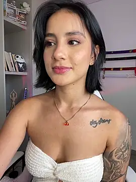 Snapshot of Ale_Lewis chatting on 12.13.24 Ale Lewis online show from 12.13.24