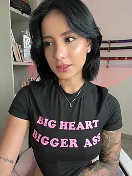 Snapshot of Ale_Lewis chatting on 01.20.25 Ale Lewis online show from 01.20.25