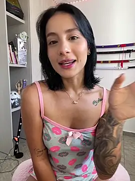 Snapshot of Ale_Lewis chatting on 03.07.25 Ale Lewis online show from 03.07.25