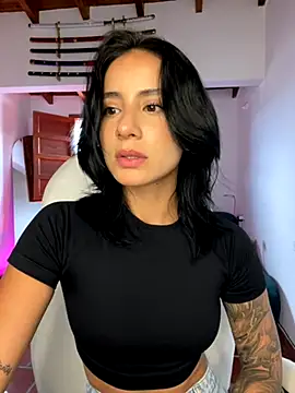 Snapshot of Ale_Lewis chatting on 10.03.25 Ale Lewis online show from 10.03.25