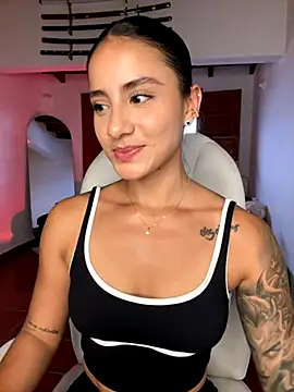 Snapshot of Ale_Lewis chatting on 10.07.25 Ale Lewis online show from 10.07.25