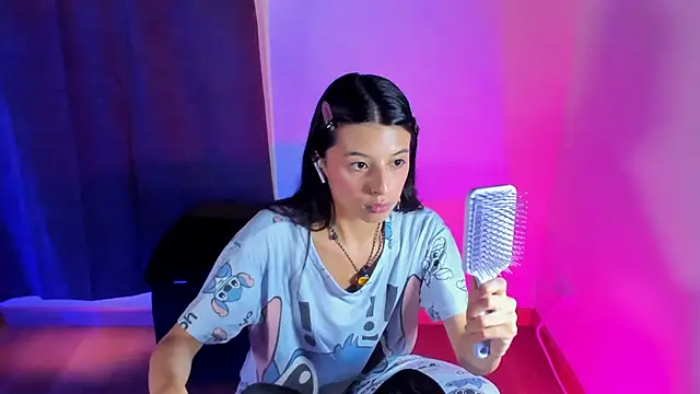 Snapshot of NanaRott chatting on 11.22.25 NanaRott online show from 11.22.25