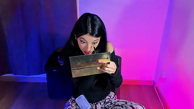 Snapshot of NanaRott chatting on 11.24.25 NanaRott online show from 11.24.25