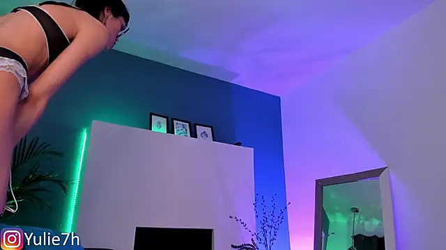  Jessy Moon  online show from 09.17.25