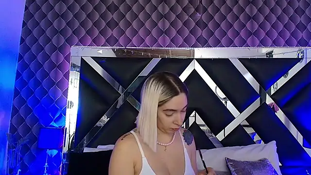 Snapshot of victoriaa_lee_ chatting on 05.29.26 victoriaa lee online show from 05.29.26