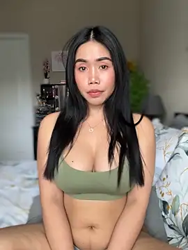 Snapshot of JazzieXo chatting on 12.12.24 JazzieXo online show from 12.12.24