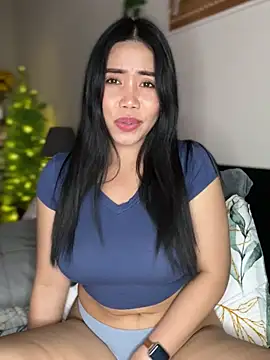 Snapshot of JazzieXo chatting on 12.14.24 JazzieXo online show from 12.14.24