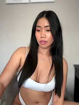 Snapshot of JazzieXo chatting on 09.16.25 JazzieXo online show from 09.16.25