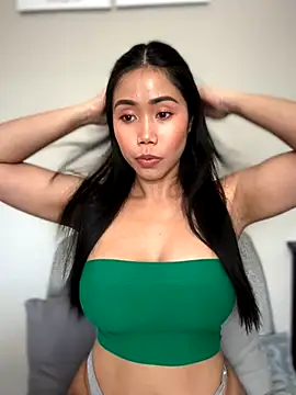 Snapshot of JazzieXo chatting on 10.02.25 JazzieXo online show from 10.02.25