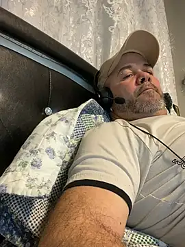 Snapshot of Cristian-Brayan chatting on 03.25.26 Cristian-Brayan online show from 03.25.26