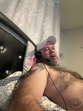 Snapshot of Cristian-Brayan chatting on 03.29.26 Cristian-Brayan online show from 03.29.26