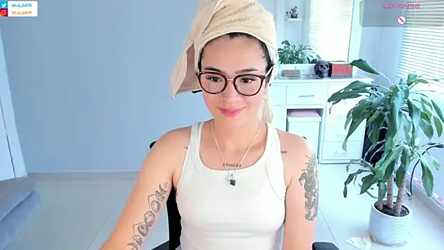 Snapshot of ImLui_lu chatting on 01.20.25 ImLui lu online show from 01.20.25