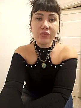 Snapshot of ROXOLANAA_SEXY chatting on 03.08.25 ROXOLANAA SEXY online show from 03.08.25