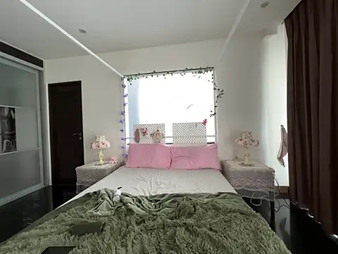 Naomisroom online show from 06.06.26