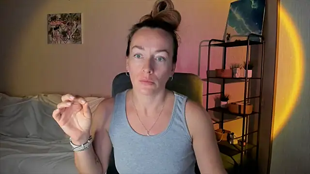 RebeccaMartinez online show from 10.06.25