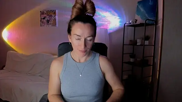 RebeccaMartinez online show from 11.04.25