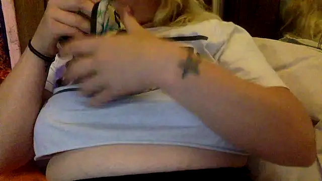 Snapshot of TrashleyRosebud chatting on 07.01.26 TrashleyRosebud online show from 07.01.26