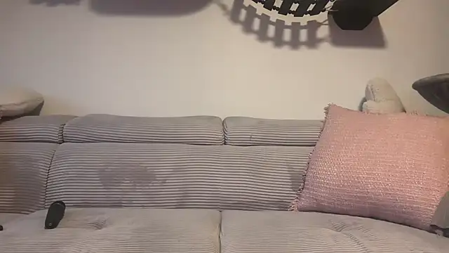 LucyFoxLulu online show from 11.29.25