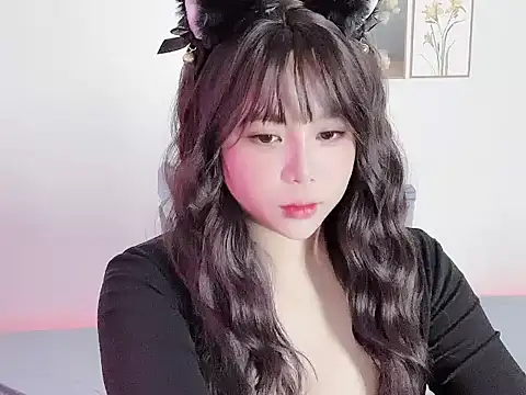   Lyly   online show from 11.05.25