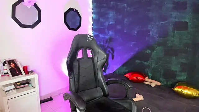 Snapshot of BellaFlaming chatting on 01.20.25 BellaFlaming online show from 01.20.25